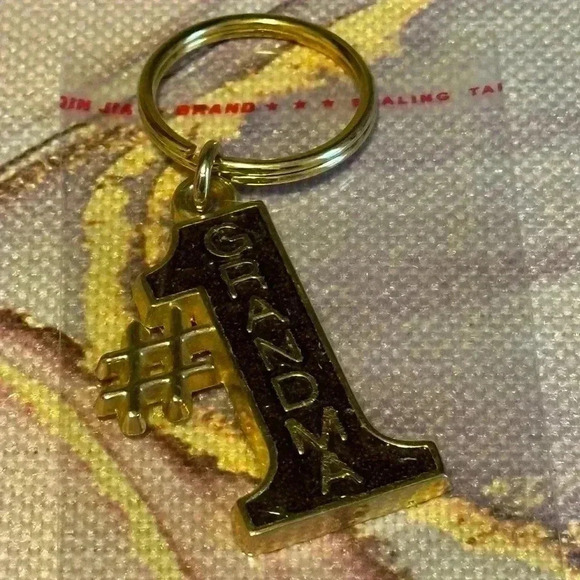 #1 Number One Grandma - Gold Key Chain - Picture 4 of 9
